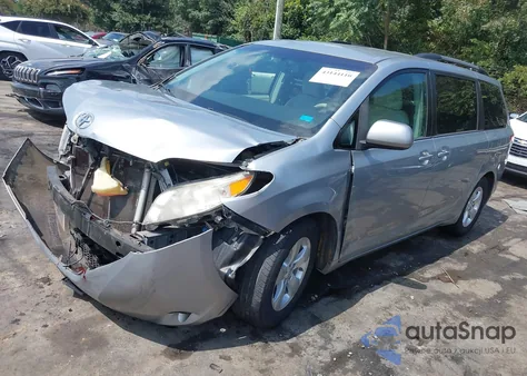 2014 Toyota Sienna Le V6 8 Passenger from USA, damaged, VIN 5TDKK3DC0ES466430